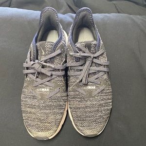 Nike air max sequent 3 black dark gray size 4y